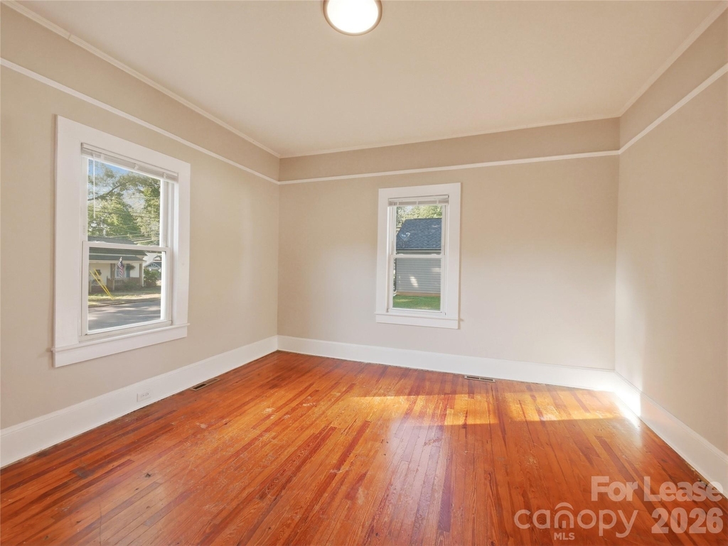 303 York Avenue - Photo 11
