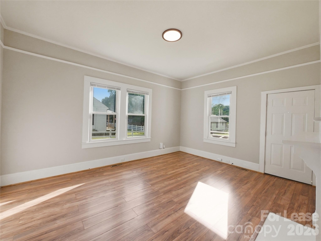 303 York Avenue - Photo 4