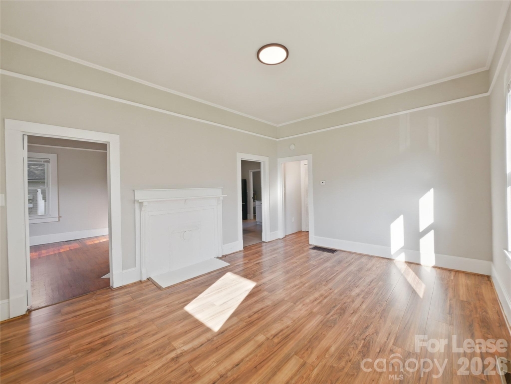 303 York Avenue - Photo 2