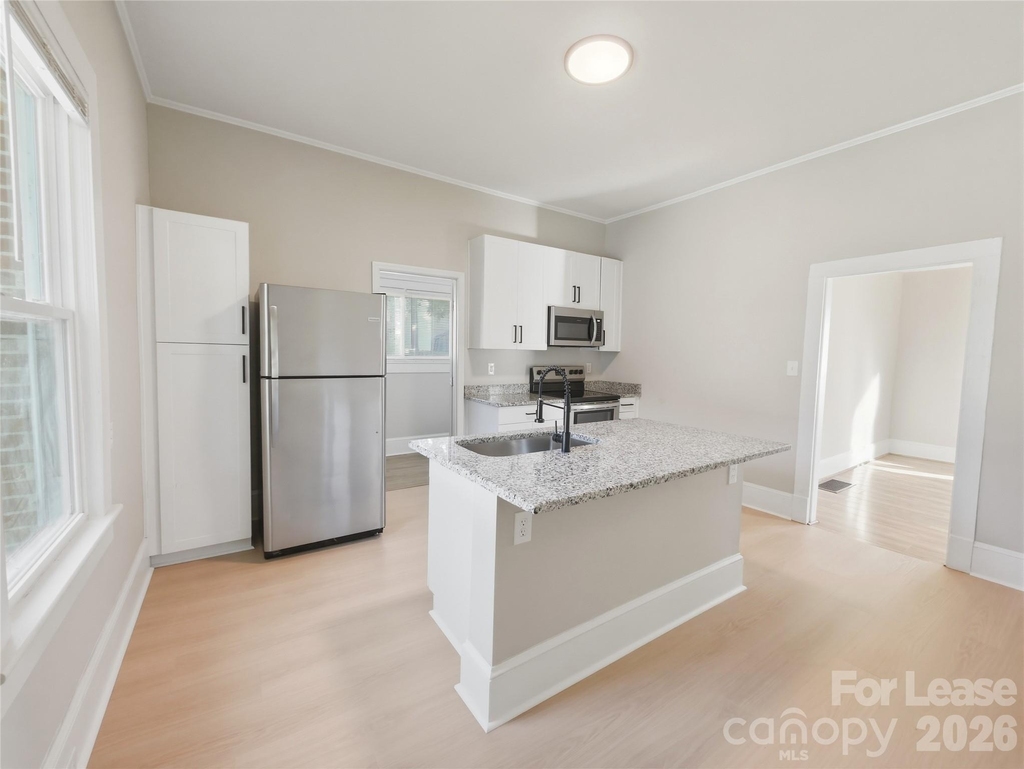 303 York Avenue - Photo 7