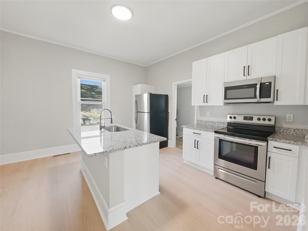 303 York Avenue - Photo 5