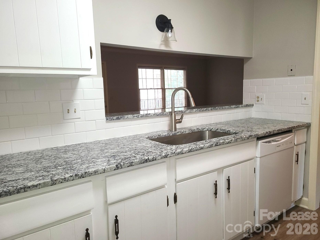 2141 Selwyn Avenue - Photo 1