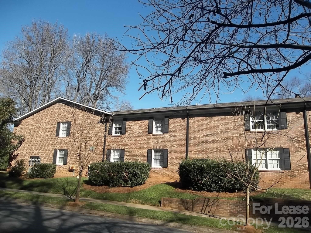 2141 Selwyn Avenue - Photo 0