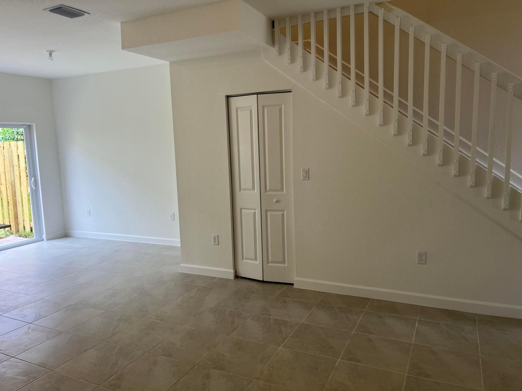 2624 Se 25th - Photo 7