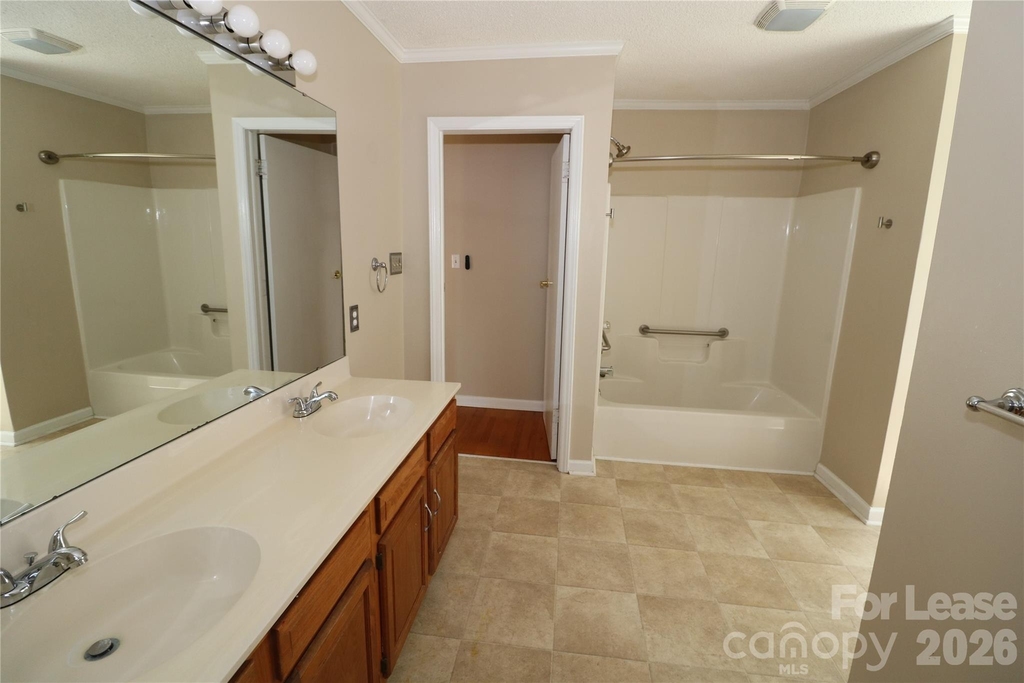 4589 Giles Avenue - Photo 34