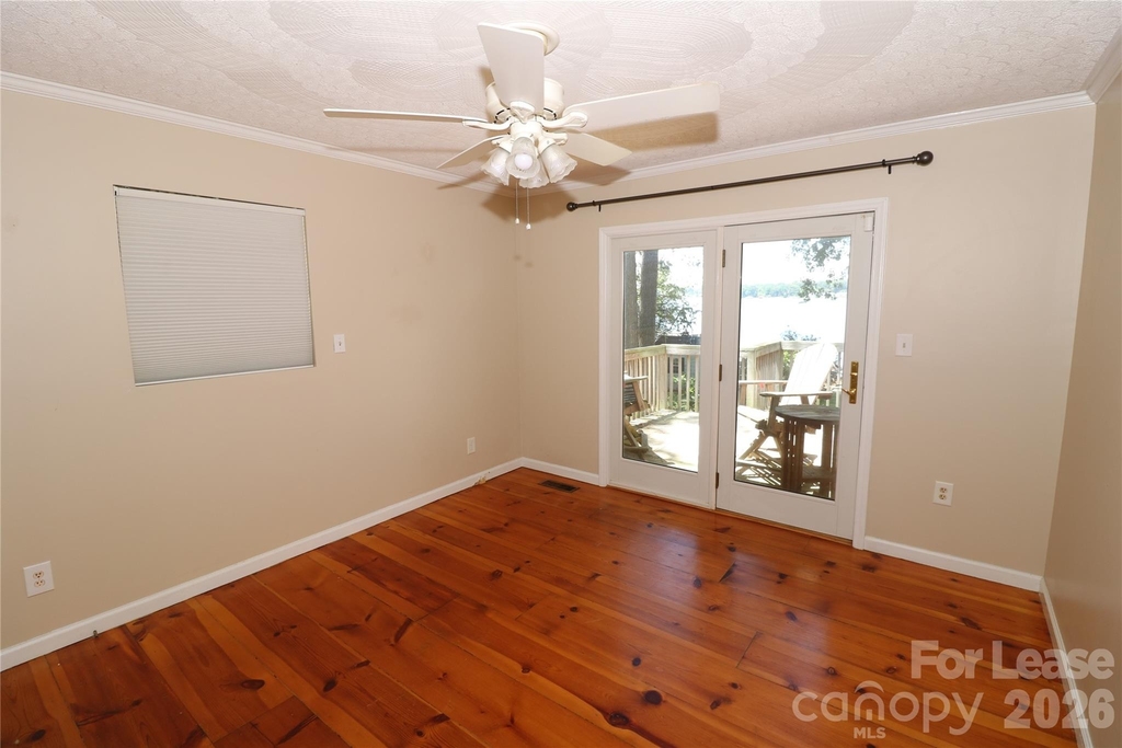 4589 Giles Avenue - Photo 33