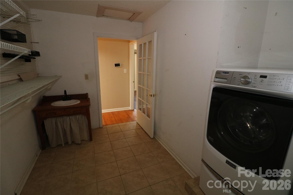 4589 Giles Avenue - Photo 37