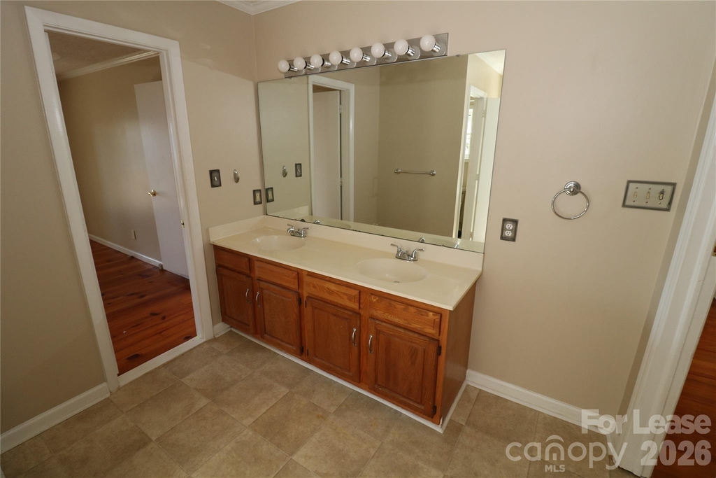 4589 Giles Avenue - Photo 32