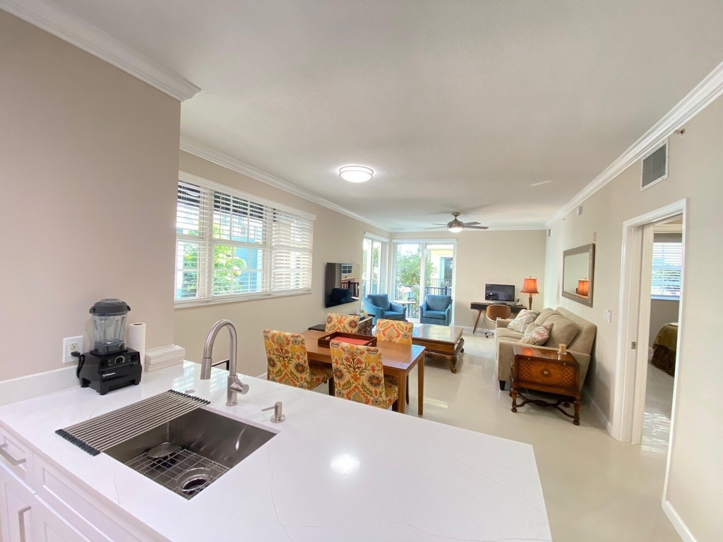 225 Ne 1st Street - Photo 3