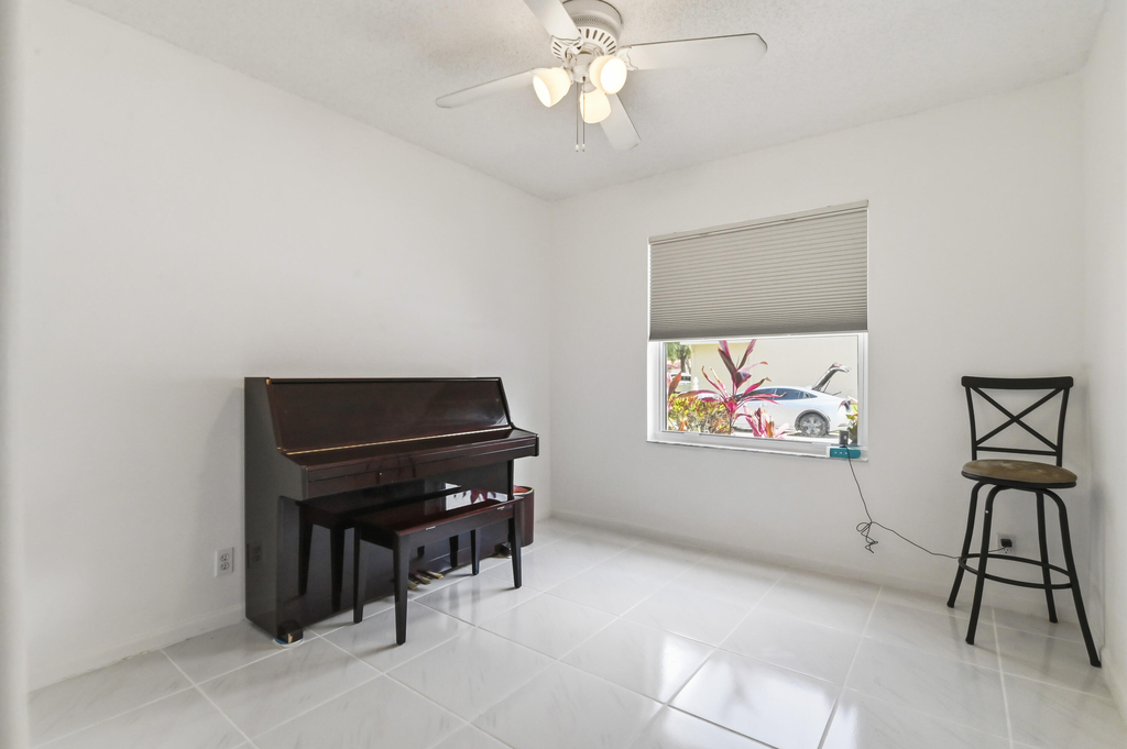 5690 Green Island Drive - Photo 11