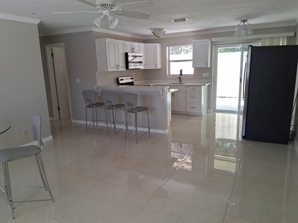 212 Palmetto Drive - Photo 0