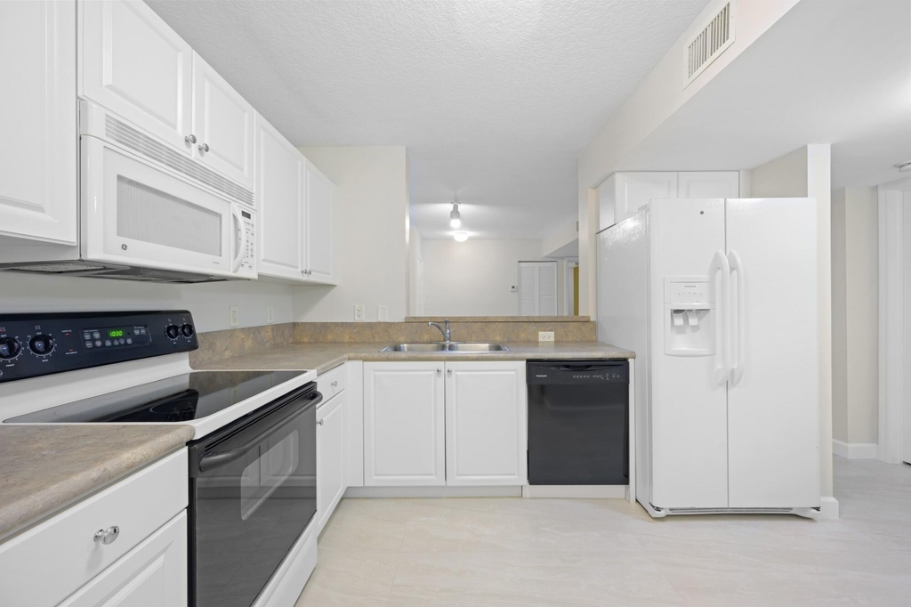 619 E Sheridan Street - Photo 9