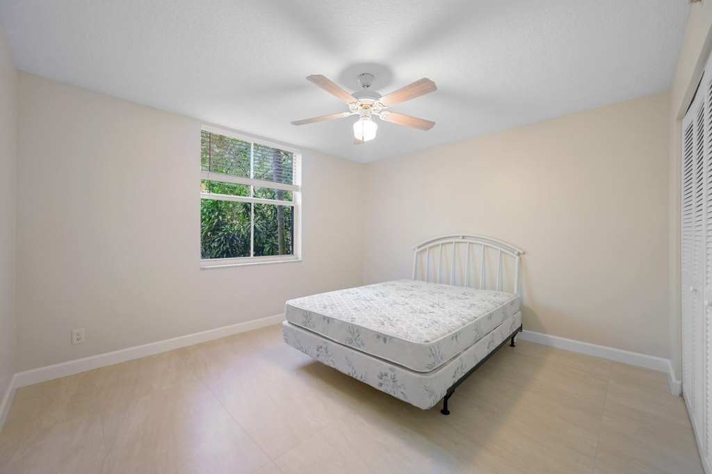 619 E Sheridan Street - Photo 10