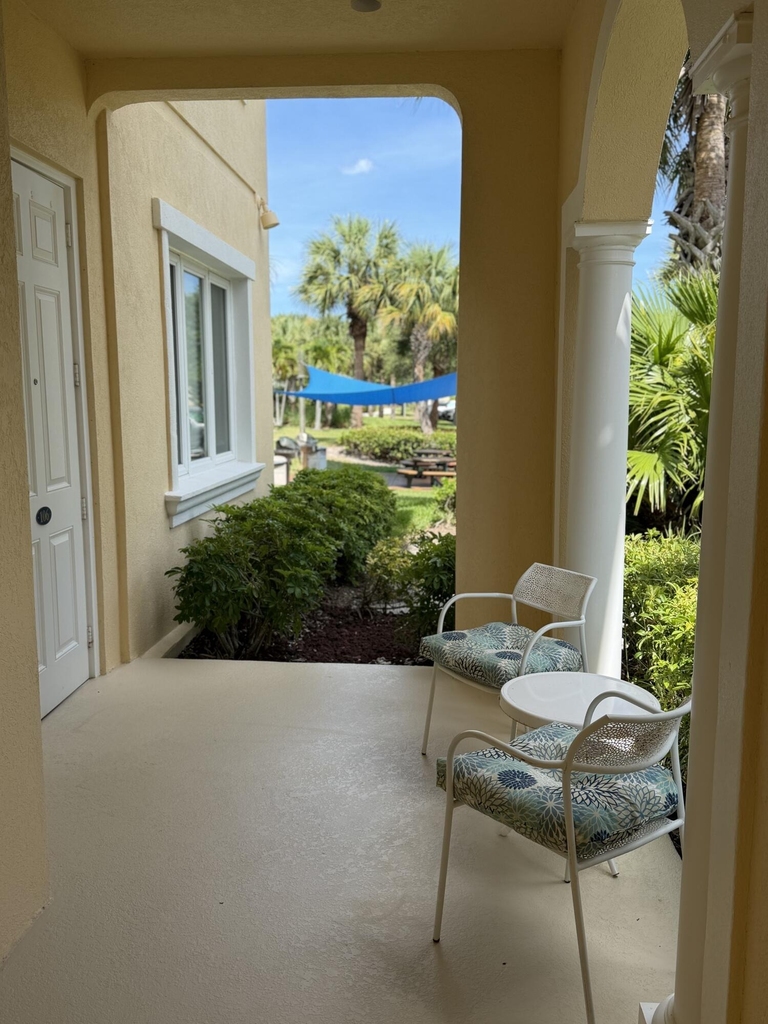 38 E Harbour Isle Dr Drive E - Photo 1