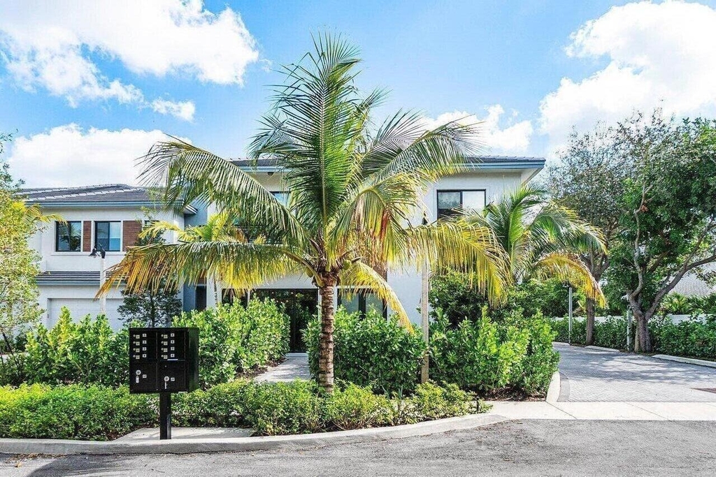 2211 Florida Boulevard - Photo 1