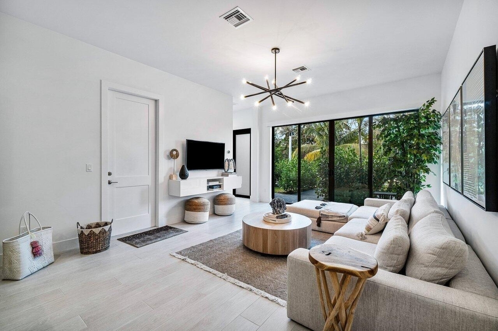 2211 Florida Boulevard - Photo 5