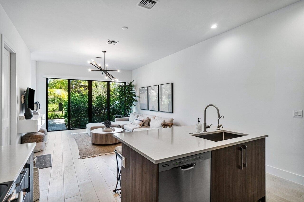 2211 Florida Boulevard - Photo 8