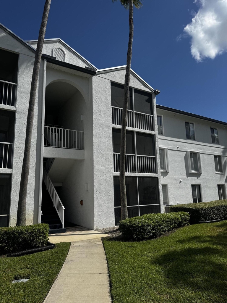 2502 Se Anchorage Cove - Photo 1