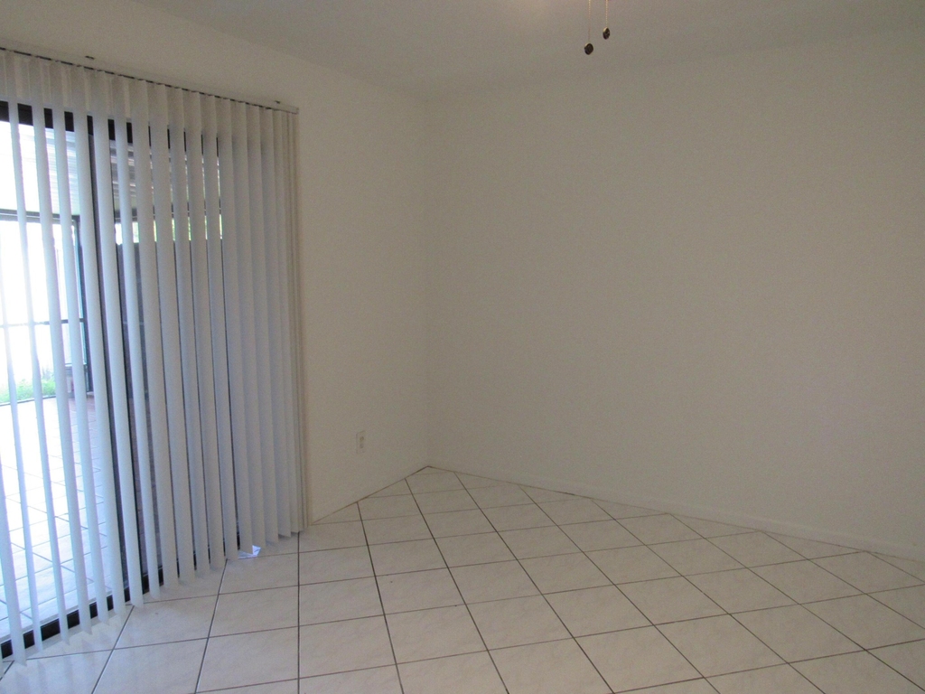 1065 Manor Drive - Photo 6
