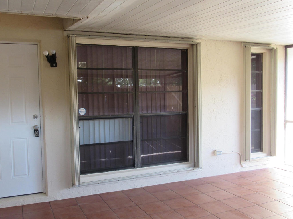 1065 Manor Drive - Photo 16