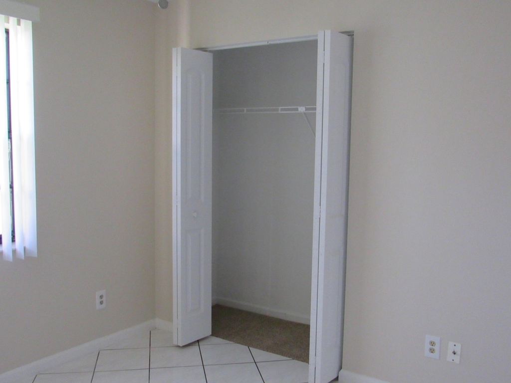 1065 Manor Drive - Photo 11