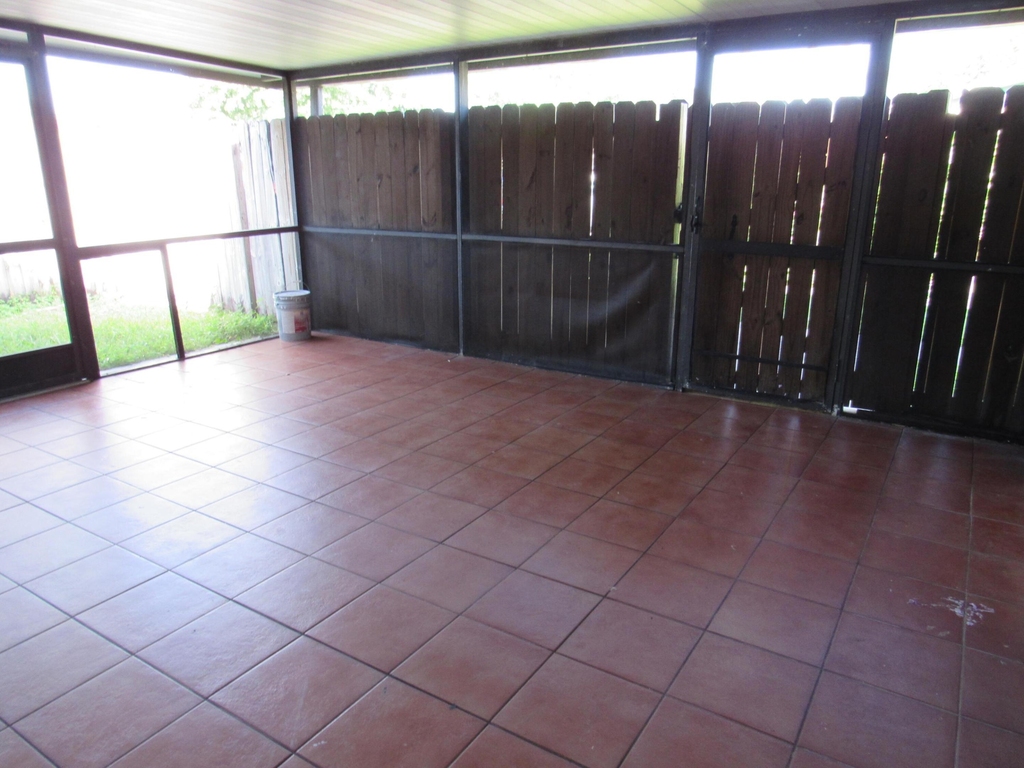 1065 Manor Drive - Photo 17