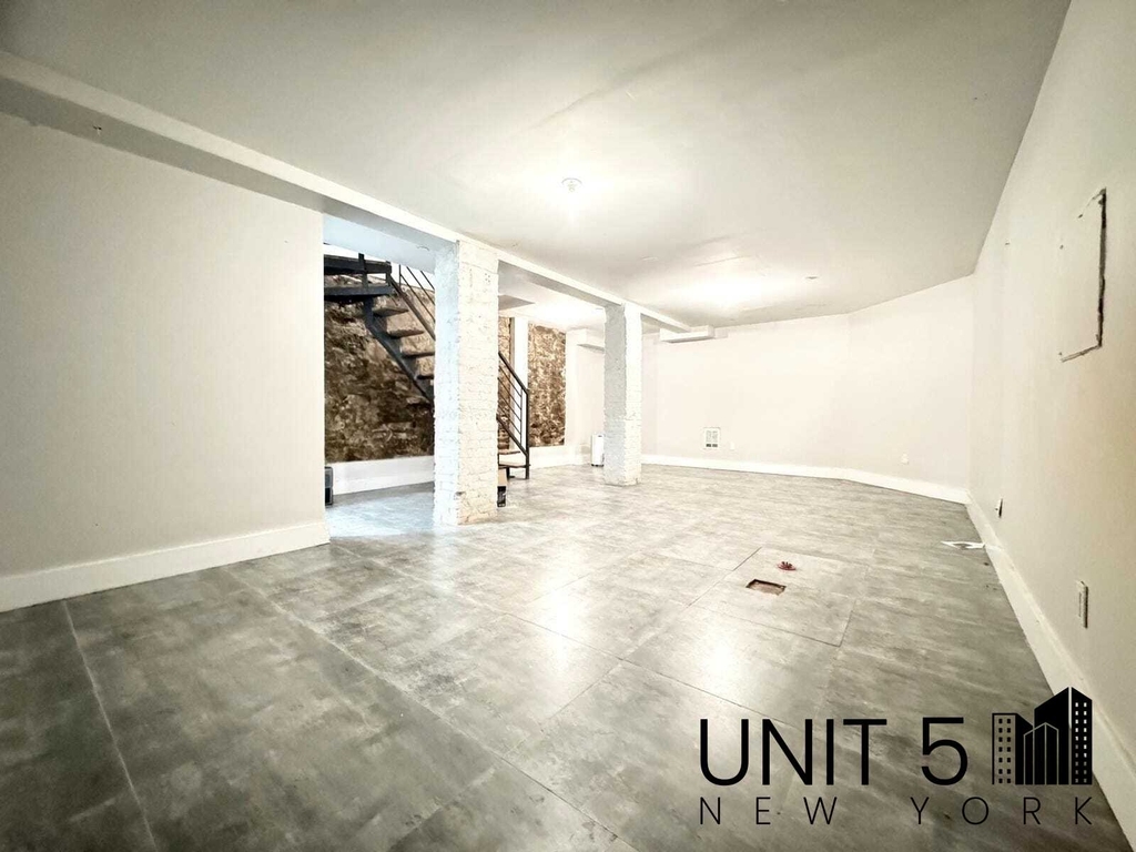 481 Evergreen Avenue - Photo 9