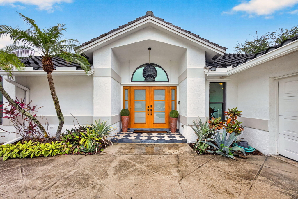 12897 La Rochelle Circle - Photo 2