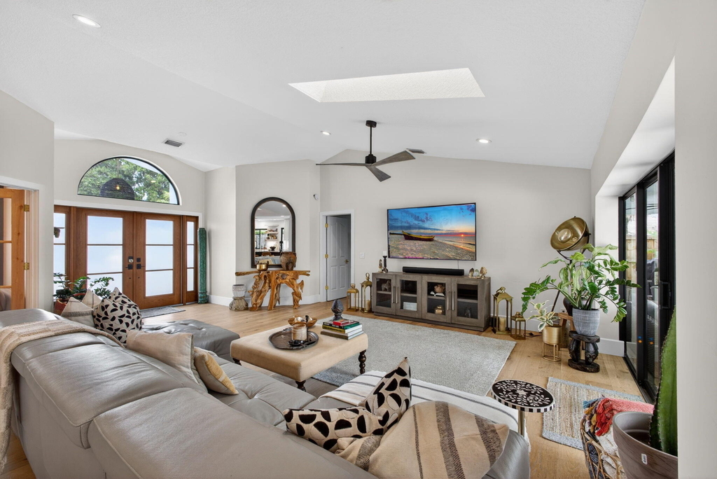 12897 La Rochelle Circle - Photo 9