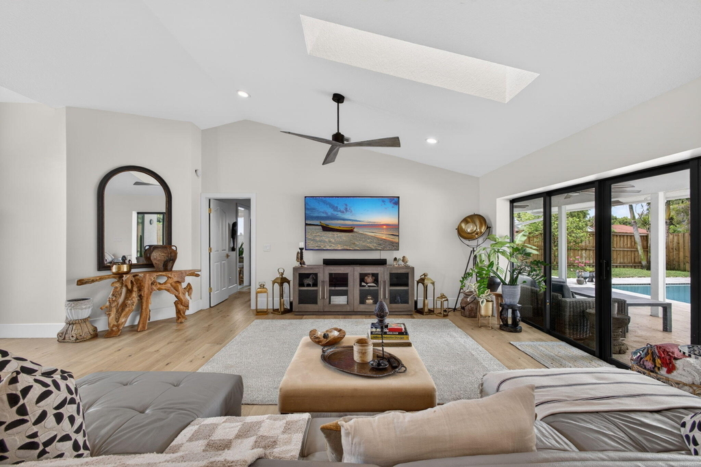 12897 La Rochelle Circle - Photo 10