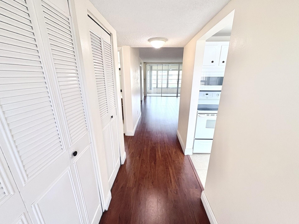 6070 Nw 64th Avenue Nw - Photo 2