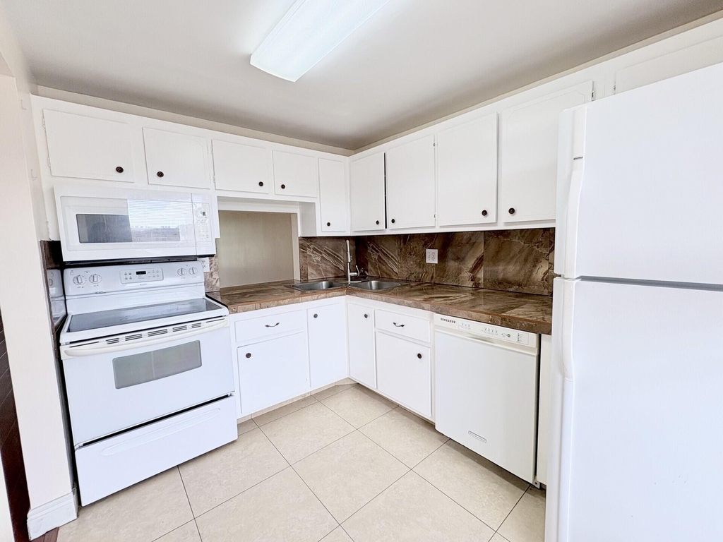 6070 Nw 64th Avenue Nw - Photo 4