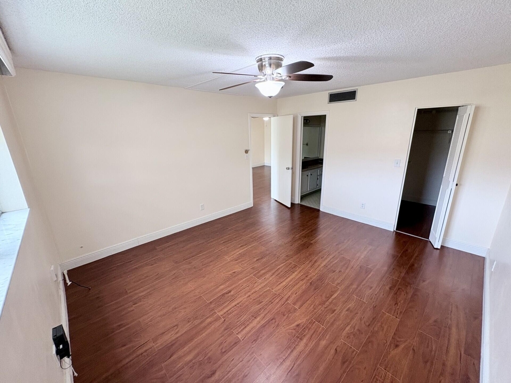 6070 Nw 64th Avenue Nw - Photo 8