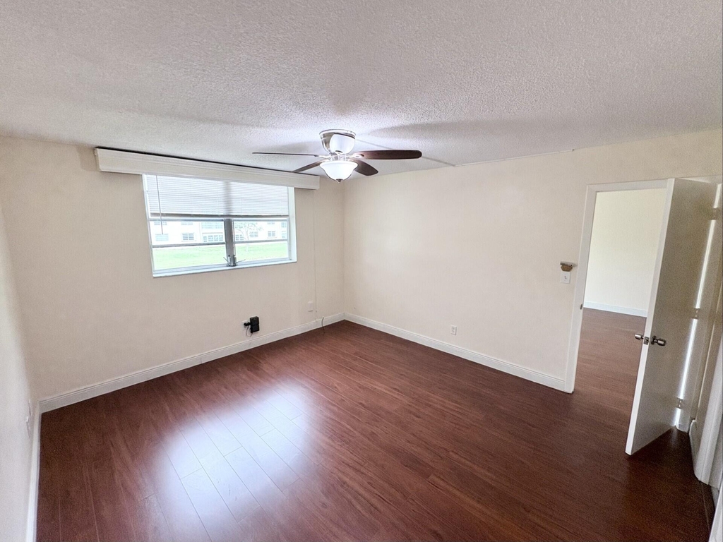 6070 Nw 64th Avenue Nw - Photo 7
