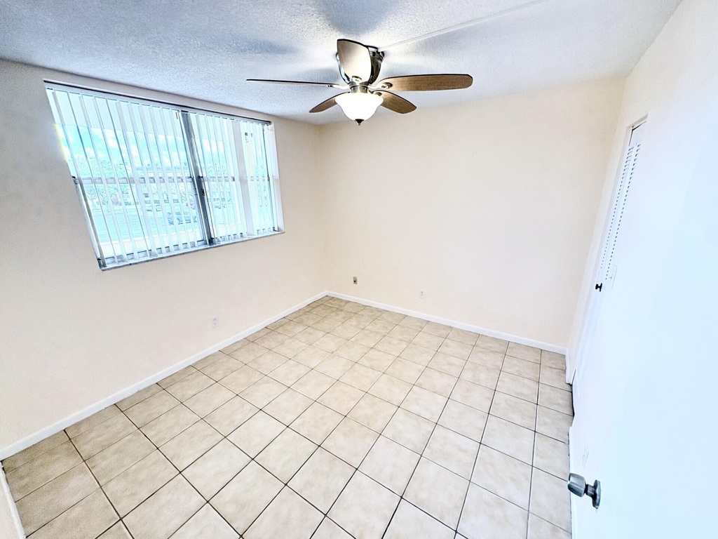 6070 Nw 64th Avenue Nw - Photo 13