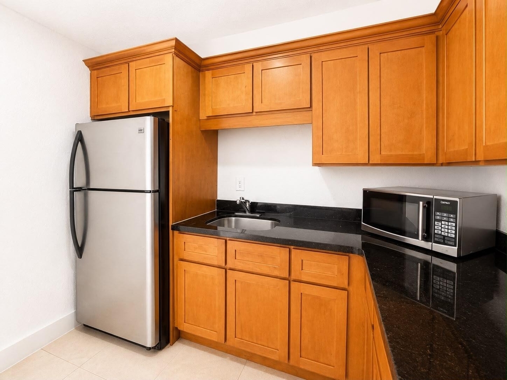 990 Nw 1st Street - Photo 5