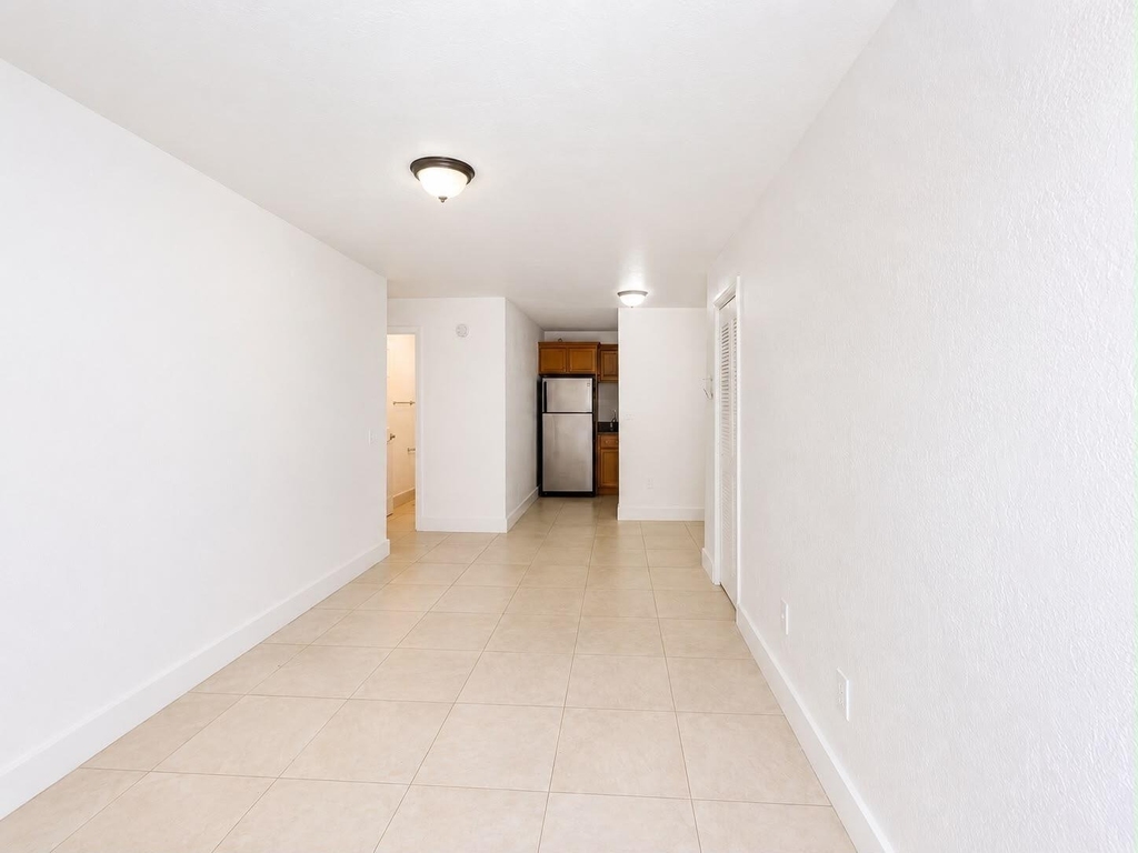 990 Nw 1st Street - Photo 2