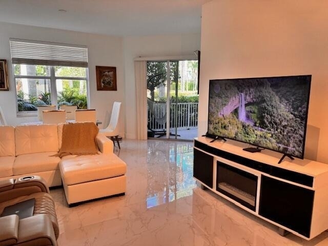 804 E Windward Way - Photo 1