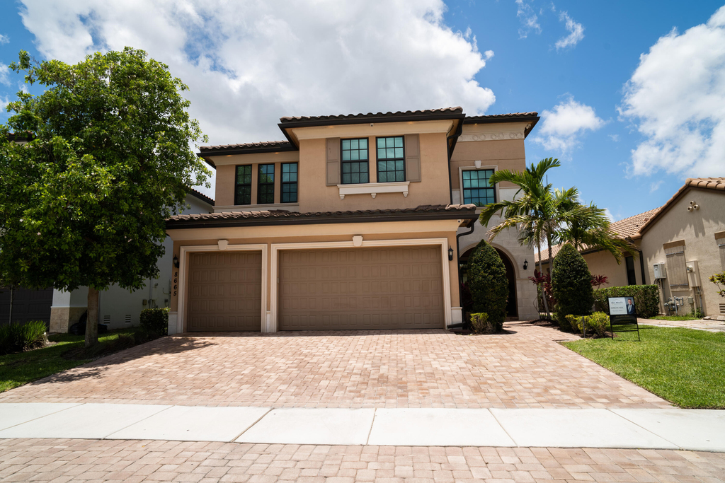 8665 E Baypoint Circle - Photo 1