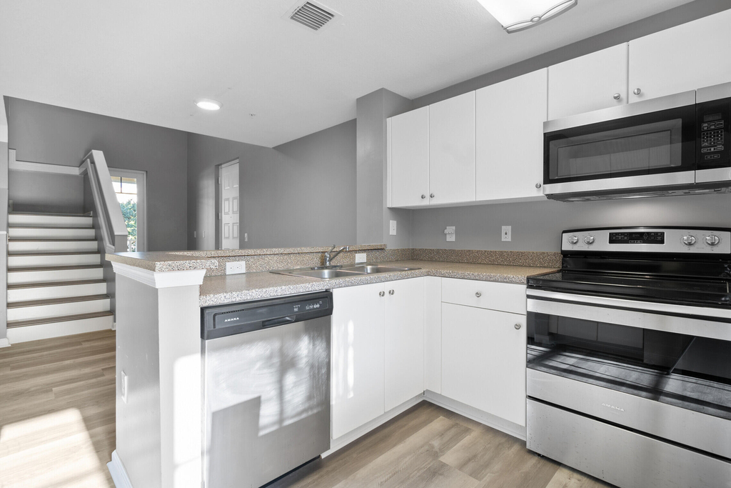 4822 Chancellor Drive - Photo 4