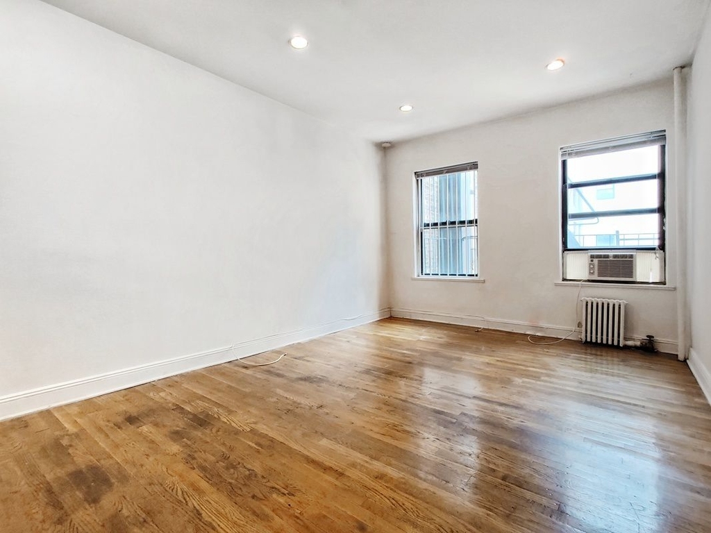 94 3rd Avenue - Photo 4
