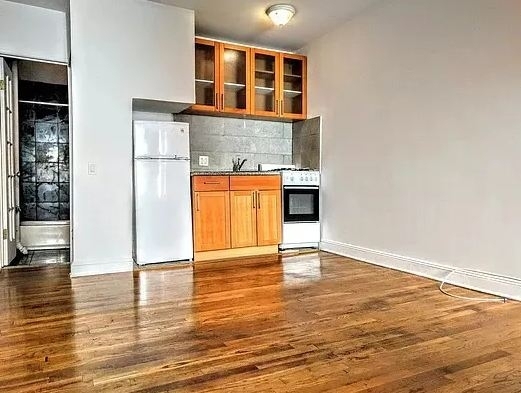 94 3rd Avenue - Photo 2