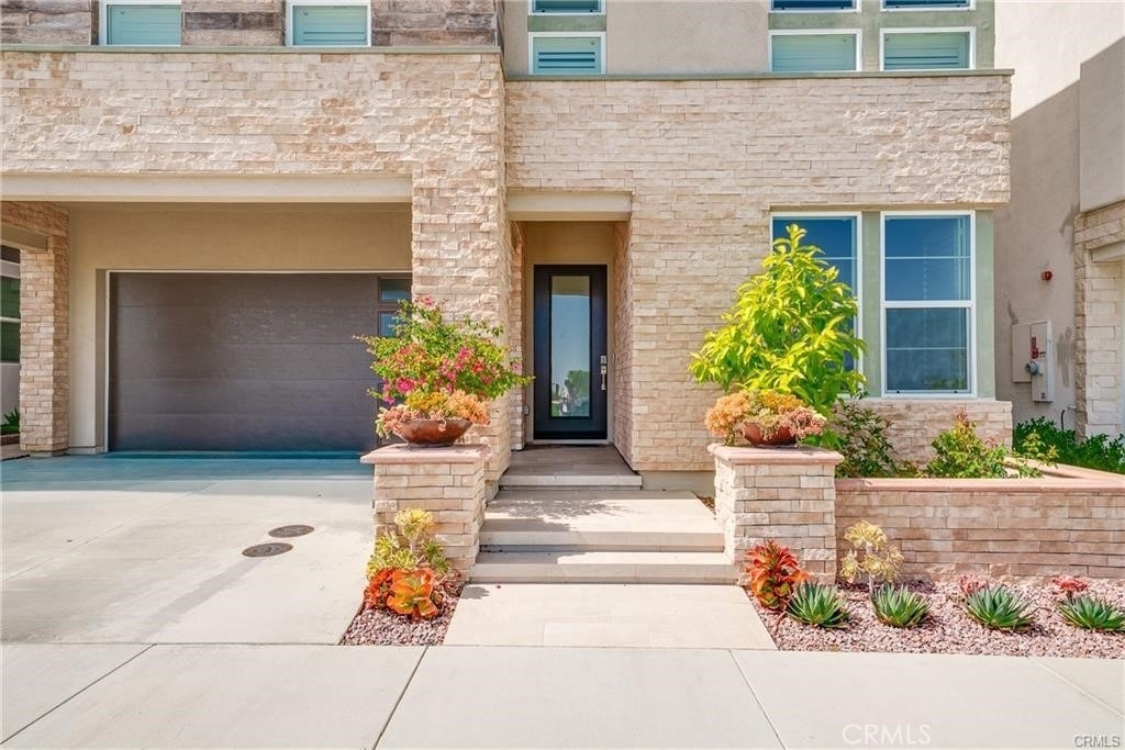 438 Sycamore Dr. - Photo 2