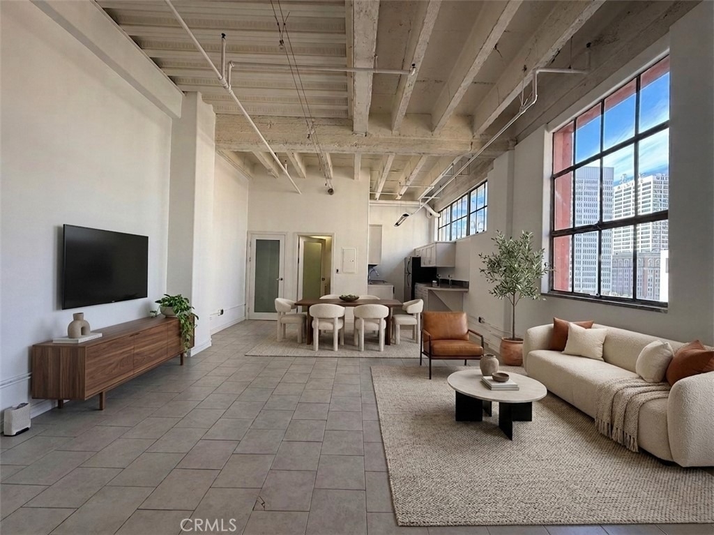 312 W 5th Street - Photo 0