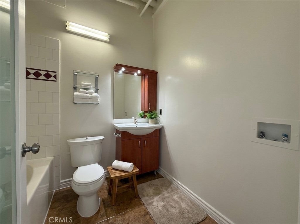 312 W 5th Street - Photo 5