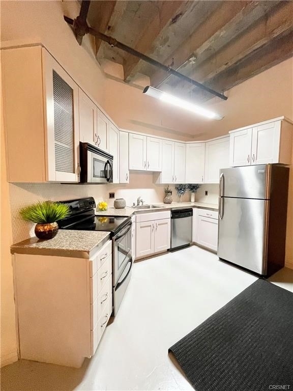 312 W 5th Street - Photo 0