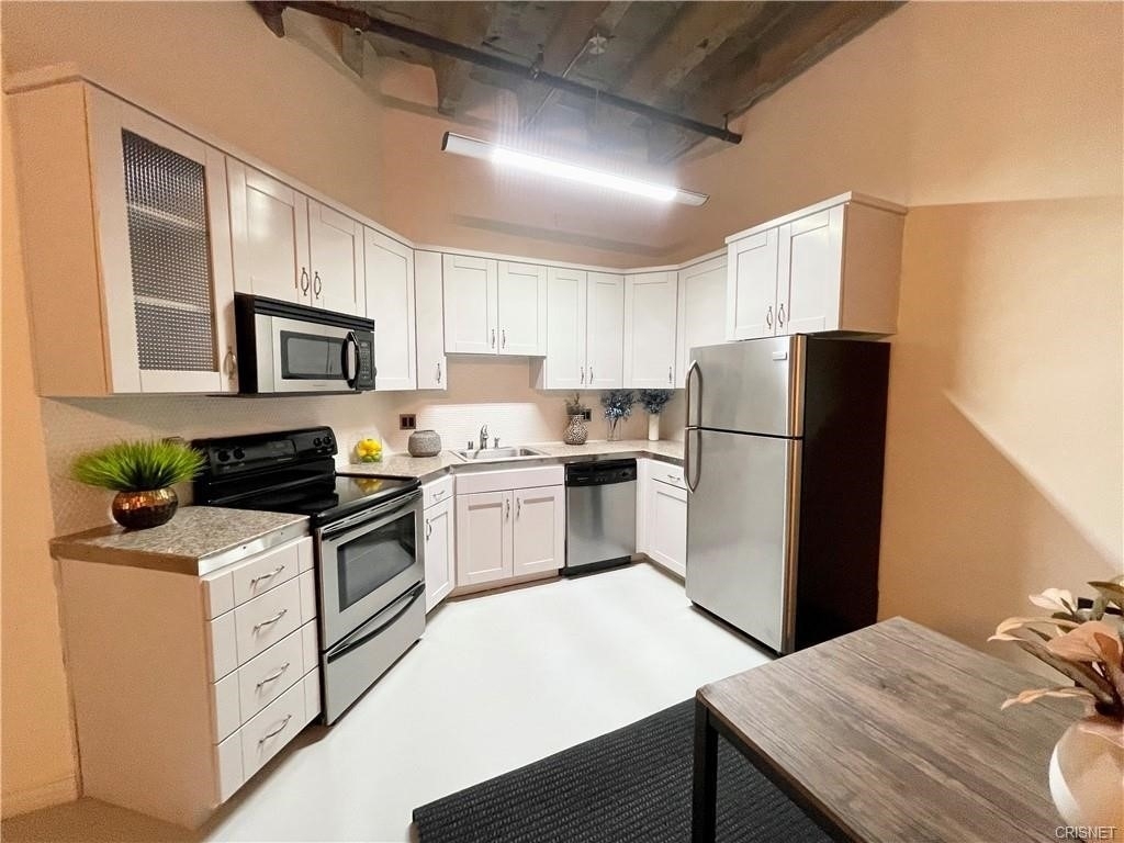 312 W 5th Street - Photo 5