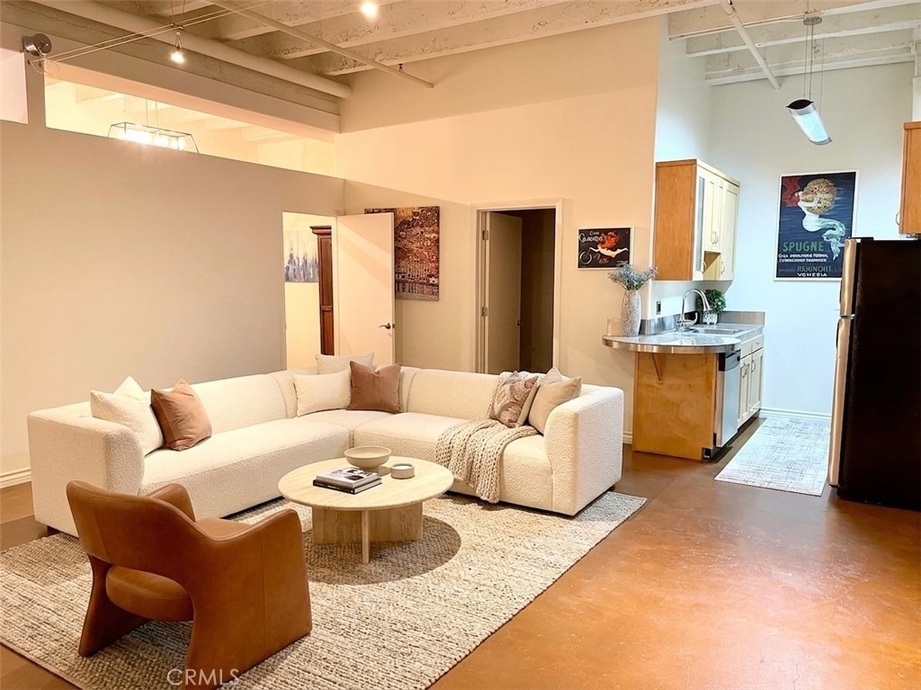 312 W 5th Street - Photo 2