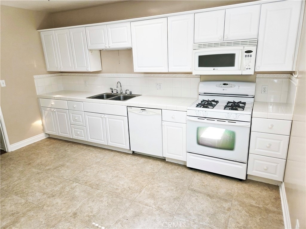15219 Wyandotte - Photo 27