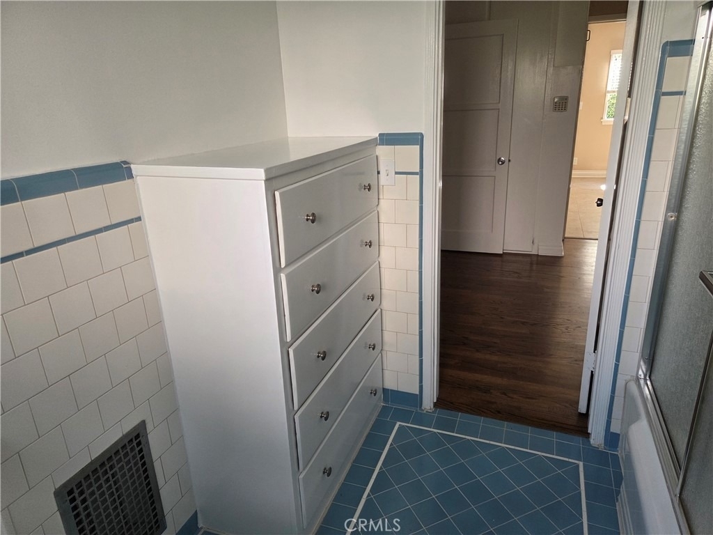 15219 Wyandotte - Photo 14